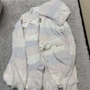 젤라또피케 상하의와 삭스 세트