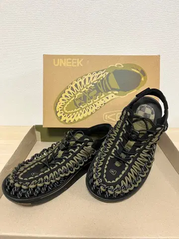 교토의 동복사를 모티브로 한 KEEN UNEEK 아웃도어 샌들