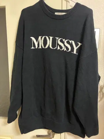 MOUSSY 로고 블랙 니트 원피스 스웨터