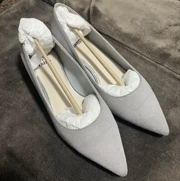 거의 미사용 그레이 스틸레토 펌프스 낮은 힐