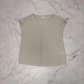 Boogie 부기 어깨 리본 V넥 블라우스 베이지 성인 페미닌