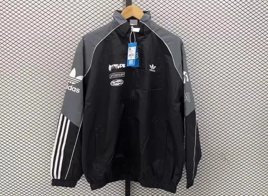 ADIDAS 아디다스 Adidas Black Windbreaker Jacket New Product on