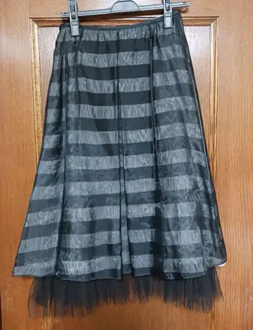 플레어 스커트 블랙 실버 스트라이프