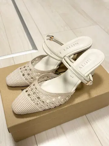 LE TALON 베이지 샌들 S 사이즈