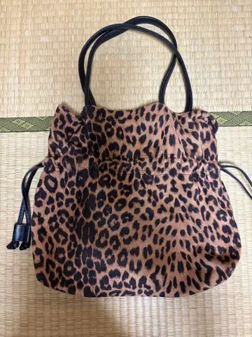 레오파드 무늬 토트백