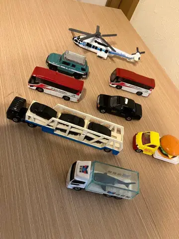 다채로운 미니카 세트 (헬리콥터 포함)