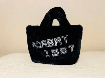 퍼 소재 핸드백 네이비