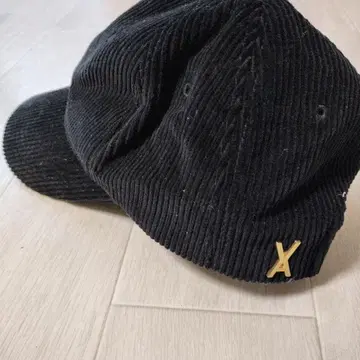 바자르, 코듀로이 블랙 캡 골드 컬러 로고 포함