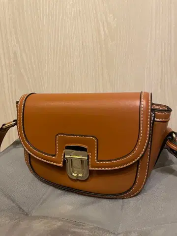 브라운 스티치 숄더백