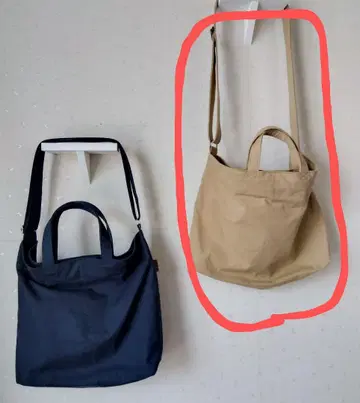 베이지 숄더백 포켓 부착 남녀 공용