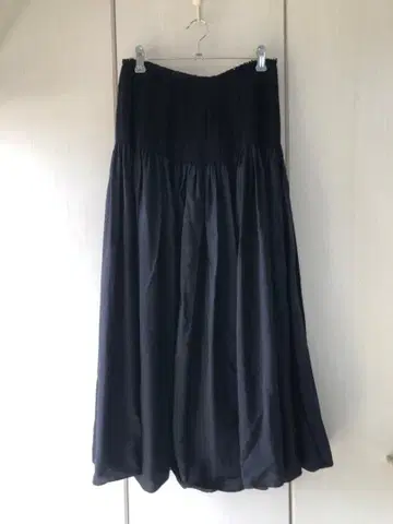 레나타 브레냐 핸드 개더 스커트