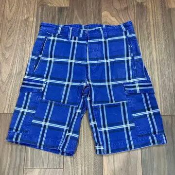 블루 계열 체크 무늬 카고 숏팬츠