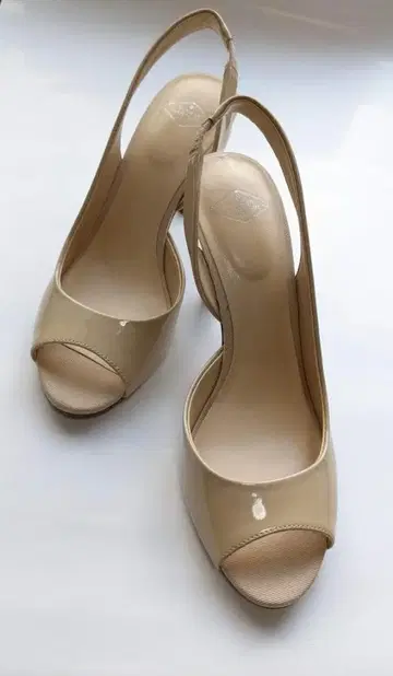 미츠코시 이세탄 넘버 트웬티원 에나멜 펌프스 베이지 22.5cm