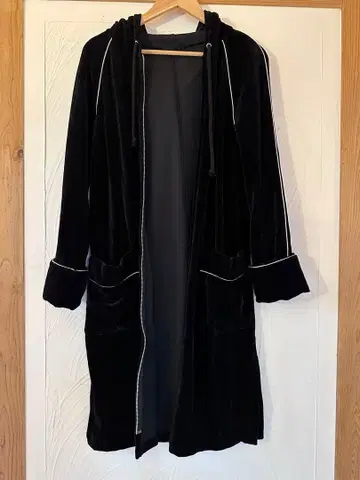 G.V.G.V 후드 부착 벨벳 롱 코트