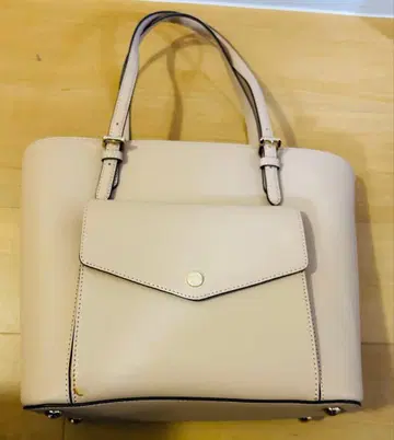 베이지 합성 피혁 핸드백 프론트 포켓 부착