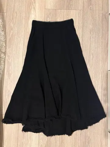 플레어 스커트 블랙 프린지 마감
