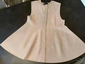 그린 라벨 / 베이지 / 플레어 베스트 / 펄 버튼 포함 / 베스트