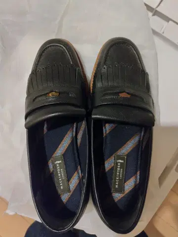 블랙 프린지 장식 가죽 로퍼