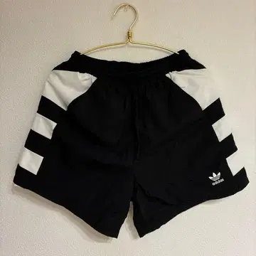 adidas 스트라이프 숏팬츠 S 사이즈 블랙/화이트