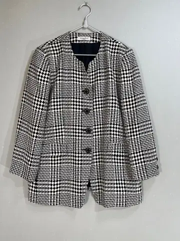 050 Liniane Burty 고급 울 실크 블렌드 노카라