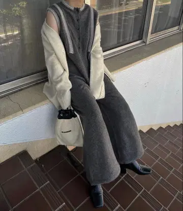 그레이 니트 올인원