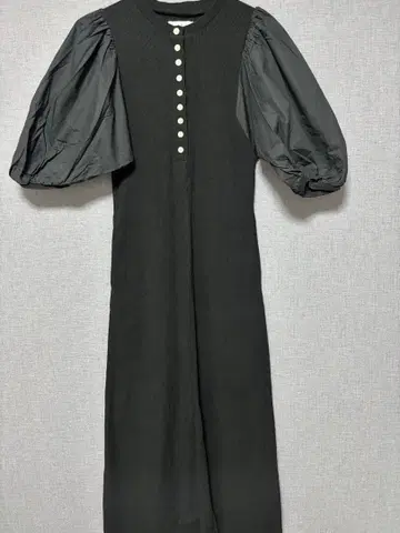 벌룬 슬리브 니트 원피스 블랙