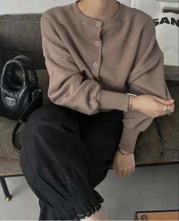 베이지 버튼 맨투맨 가디건