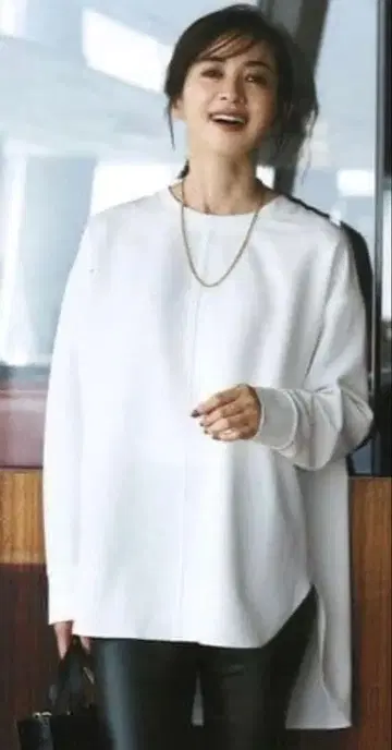 Secret Trophy 화이트 긴팔T셔츠 오버 사이즈