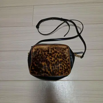 IACUCCI 레오파드 무늬 숄더백