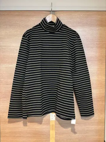 새상품 STUDIOUS 스트라이프 터틀넥 티셔츠