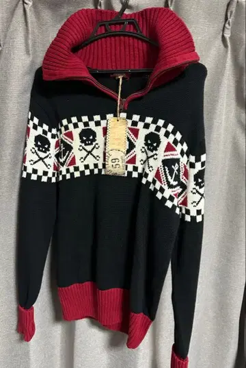 RUMBL59 스컬 디자인 니트