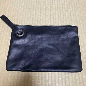 가죽 클러치백 성숙한 코디