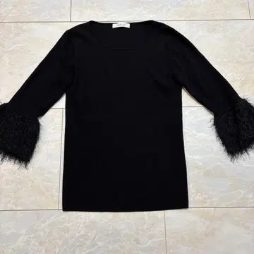 미사용 새상품 라토타리테 블랙 니트