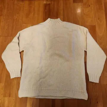 크림색 L 사이즈 모크넥 니트 스웨터