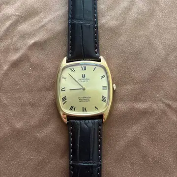 UNIVERSAL GENEVE GILT SHADOW 수동 와인딩 시계