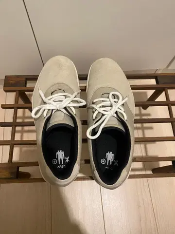 AREth 베이지 스웨이드 스니커즈