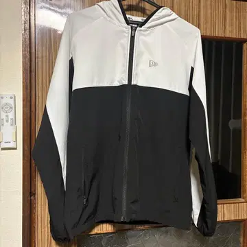 NEW ERA 후드 부착 나일론 자켓