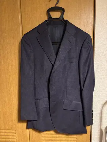 다크 네이비 체크 무늬 비즈니스 정장