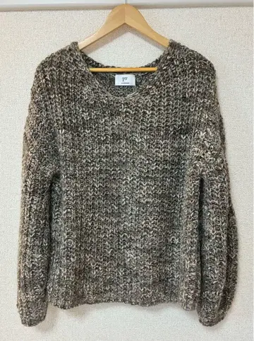 1er Arrondissement 베이지 V넥 니트 스웨터