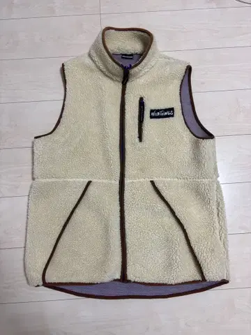 WILD THINGS 플리스 베스트 크림색