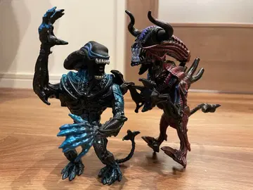 에이리언 피규어 세트 2개