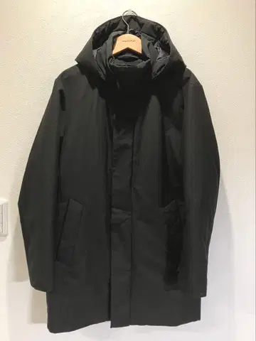 미사용 유니클로 하이브리드 다운 코트 후디드 다운 자켓 S 블랙