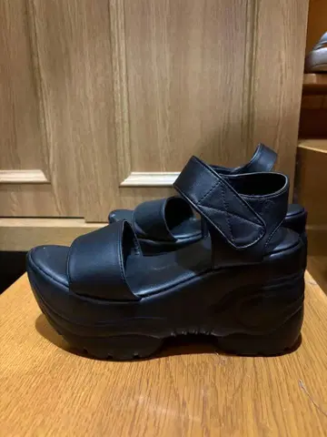 블랙 플랫폼 샌들