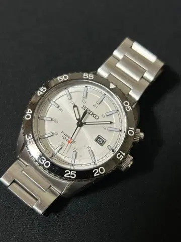 세이코 키네틱 파이롯트 워치 100M. 뒷면 스켈레톤