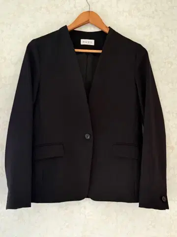 PLST 블랙 노카라 자켓