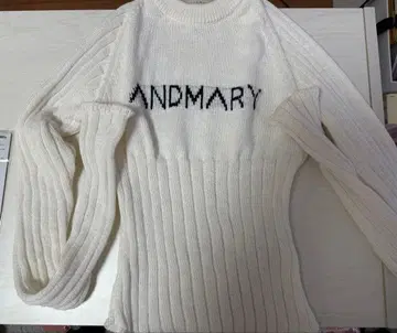 andmary Mary 로고 니트 탑 화이트