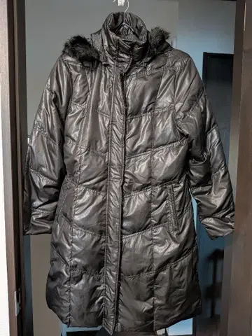 후드 부착 블랙 다운 자켓 M