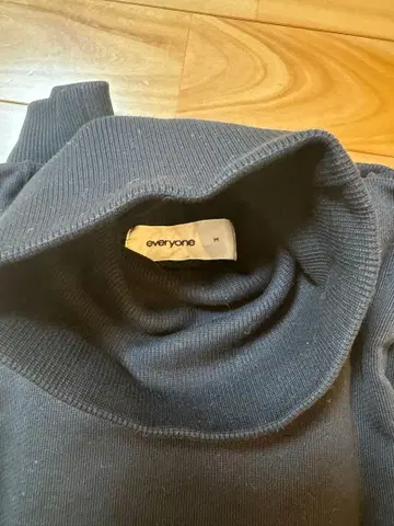 everyone 터틀넥 맨투맨 블랙 M 사이즈