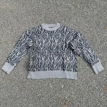니트 스웨터 타이거 스트라이프