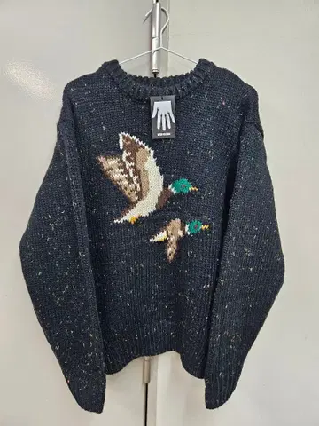 새 자수 다크 블루 니트 스웨터